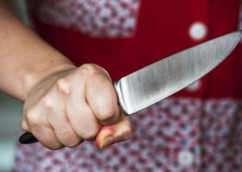 В Казани женщина ударила ножом и ограбила собутыльницу