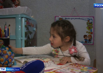 Паралич руки еще при рождении. Пятилетней Софье требуется ваша помощь