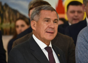 Рустам Минниханов и Сергей Чемезов протестировали в Казани первые фандоматы