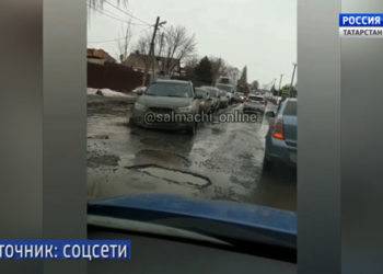 Застрявший в дорожной яме внедорожник вызвал большую пробку в Салмачах