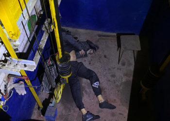 В Казани в шахте лифта насмерть разбился мужчина