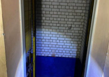 В Казани в шахте лифта насмерть разбился мужчина