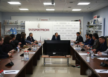 Алексей Песошин представил нового гендиректора «Татспиртпрома»