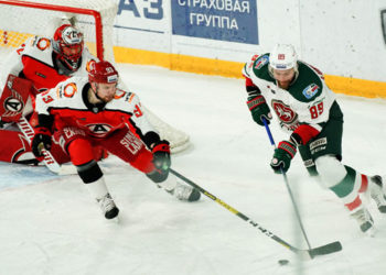 «Ак Барс» переиграл екатеринбургский «Автомобилист», забив три шайбы