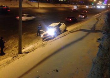 Еще одна смертельная авария в Казани: автомобиль врезался в столб