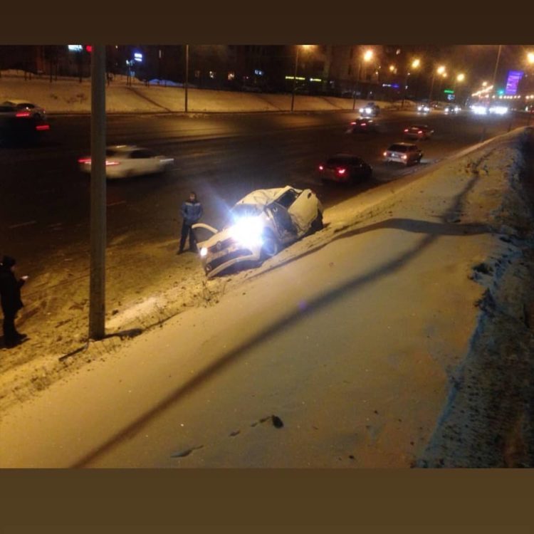 Еще одна смертельная авария в Казани: автомобиль врезался в столб