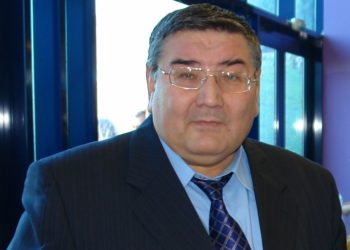 В Казани мужчина устроил скандал с сотрудниками ГИБДД, которые пытались его задержать