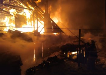 В Татарстане 15-летний подросток спас мужчину из крупного пожара