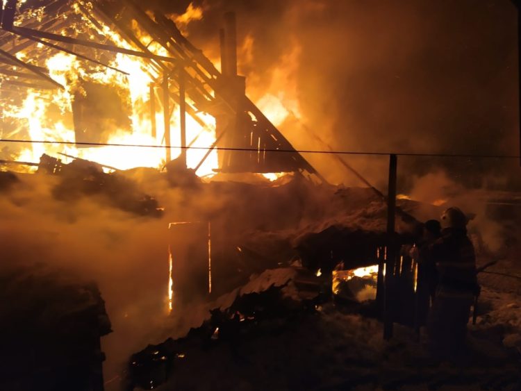 В Татарстане 15-летний подросток спас мужчину из крупного пожара