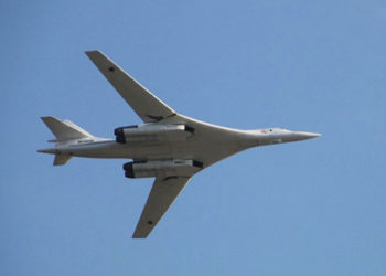 В небе над Казанью состоялся первый полет модернизированного бомбардировщика Ту-160М