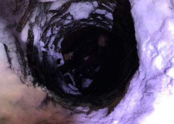 В Казани женщина получила травму плеча, провалившись в незакрытый колодец