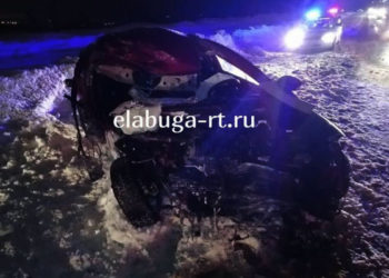 Женщина на Renault вылетела на «встречку» и врезалась в фуру в Елабужском районе