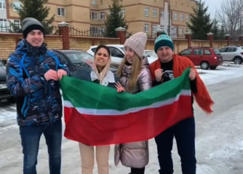 Татарские блогеры приехали с подарками к пациентам инфекционной больницы