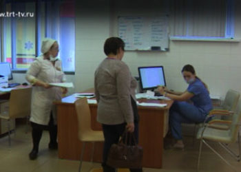 В Казани прошел матч по хоккею с мячом в валенках