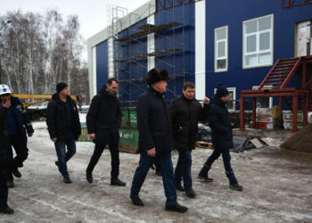 Наиль Магдеев посетил строящийся в Челнах по нацпроекту бассейн «Юбилейный»