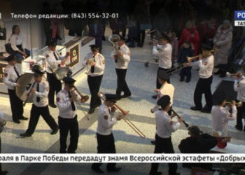 В Казани прошел матч по хоккею с мячом в валенках