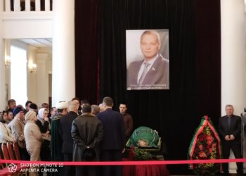 Рустам Минниханов прибыл на церемонию прощания с погибшим Айратом Хайруллиным