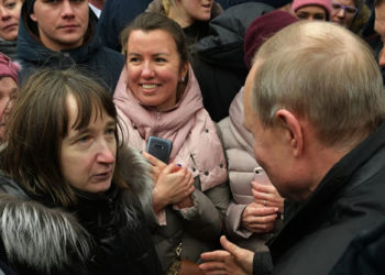«Думаю, что очень трудно»: Путин ответил пенсионерке на вопрос о том, как прожить на 10 тысяч