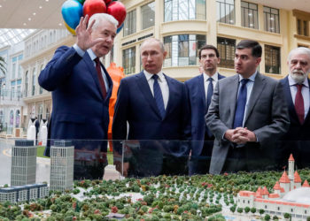 Путин посетил крупнейший в Европе тематический парк «Остров мечты»