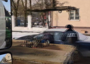 В Казани провели рейд против водителей, паркующихся на остановках