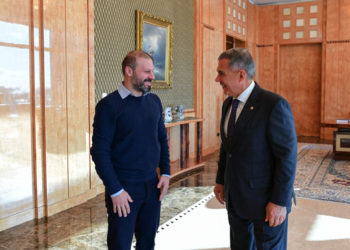 Рустам Минниханов встретился с футболистом Гёкденизом Караденизом