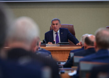 Минниханов на встрече с депутатами ГД: важно активно участвовать распределении средств федерального финансирования