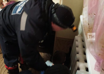 В Казани мальчик со сломанной рукой застрял другой рукой в батарее