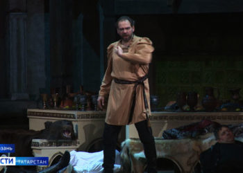 В Казани открылась выставка молодых художников «Слова. Цветы»