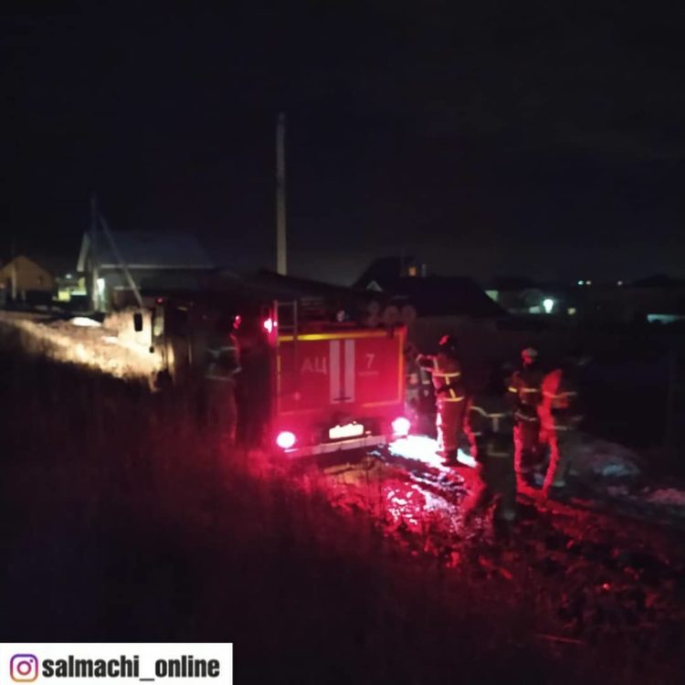 Соцсети: в казанском поселке пожарная машина не доехала до места из-за ям на дорогах