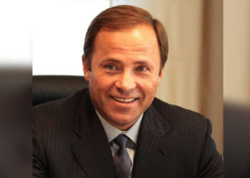 Игорь Комаров поздравил женщин Поволжья с 8 Марта