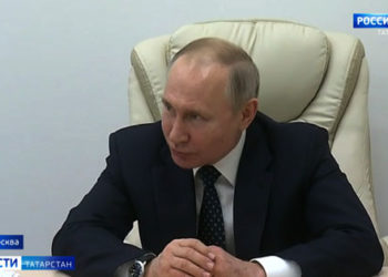 Владимир Путин посетил медцентр для пациентов с коронавирусом