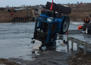 Появились подробности и видео с места трагедии с затонувшим трактором в Буинском районе