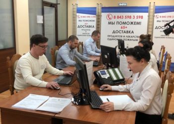 Минниханов проверил работу центра, принимающего звонки от одиноких пожилых