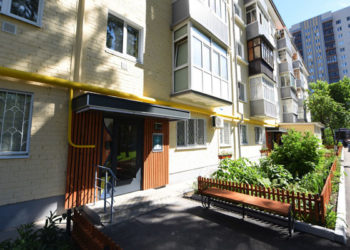 В Казани начали дезинфицировать подъезды домов