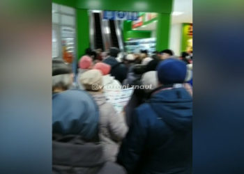 В соцсетях сообщили о давке во время открытия магазина в Казани