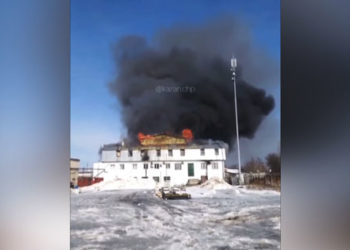 В Казани горят мебельные склады на площади 450 квадратных метров