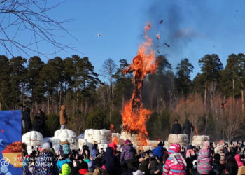 Участники Масленицы на Лебяжьем хором поздравили Минниханова с днем рождения