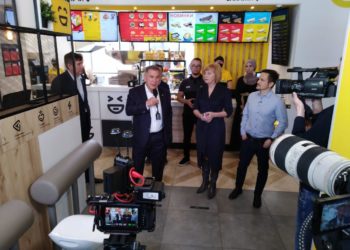 Рустам Минниханов попросил торговые сети помочь небольшим заведениям с доставкой товаров