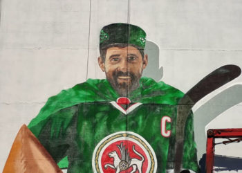 В Казани на фасаде многоэтажки появился огромный Данис Зарипов с эчпочмаком