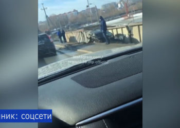 В поселке Царицыно автомобиль разбился, вылетев в кювет