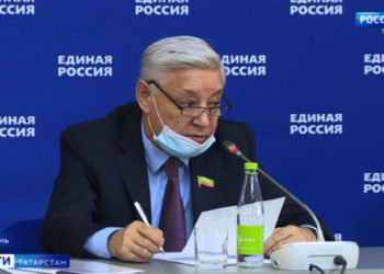 Рустаму Минниханову показали, как дезинфицируют улицы в Альметьевске