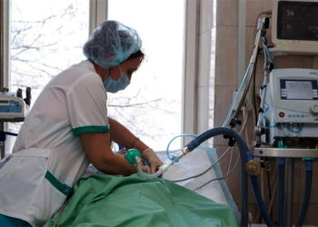 Власти Петербурга опровергли слухи о нехватке в больницах аппаратов ИВЛ