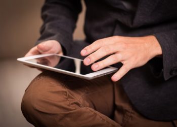 Рустам Минниханов поручил закупить планшеты для выпускников