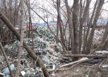 Огромную свалку с битым стеклом обнаружили в Казани