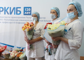 Казанские бизнесмены вручили цветы врачам РКИБ