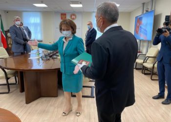 Рустам Минниханов подал документы в ЦИК РТ на выдвижение кандидатом в Президенты Татарстана