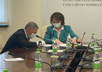 Рустам Минниханов подал документы в ЦИК РТ на выдвижение кандидатом в Президенты Татарстана