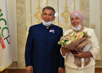 Минниханов вручил отличившимся татарстанцам госнаграды