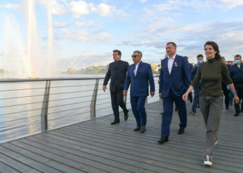 Минниханов и Хуснуллин оценили благоустройство набережной озера Нижний Кабан