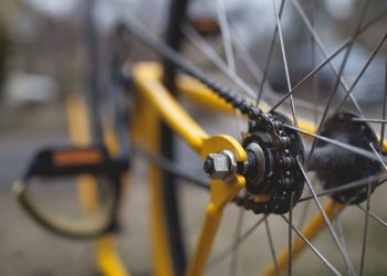 В Казани иномарка сбила велосипедиста на зебре